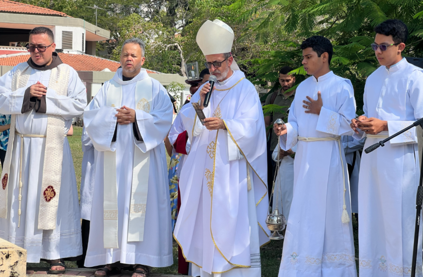 Conmemoración de los 800 años del tránsito de…
